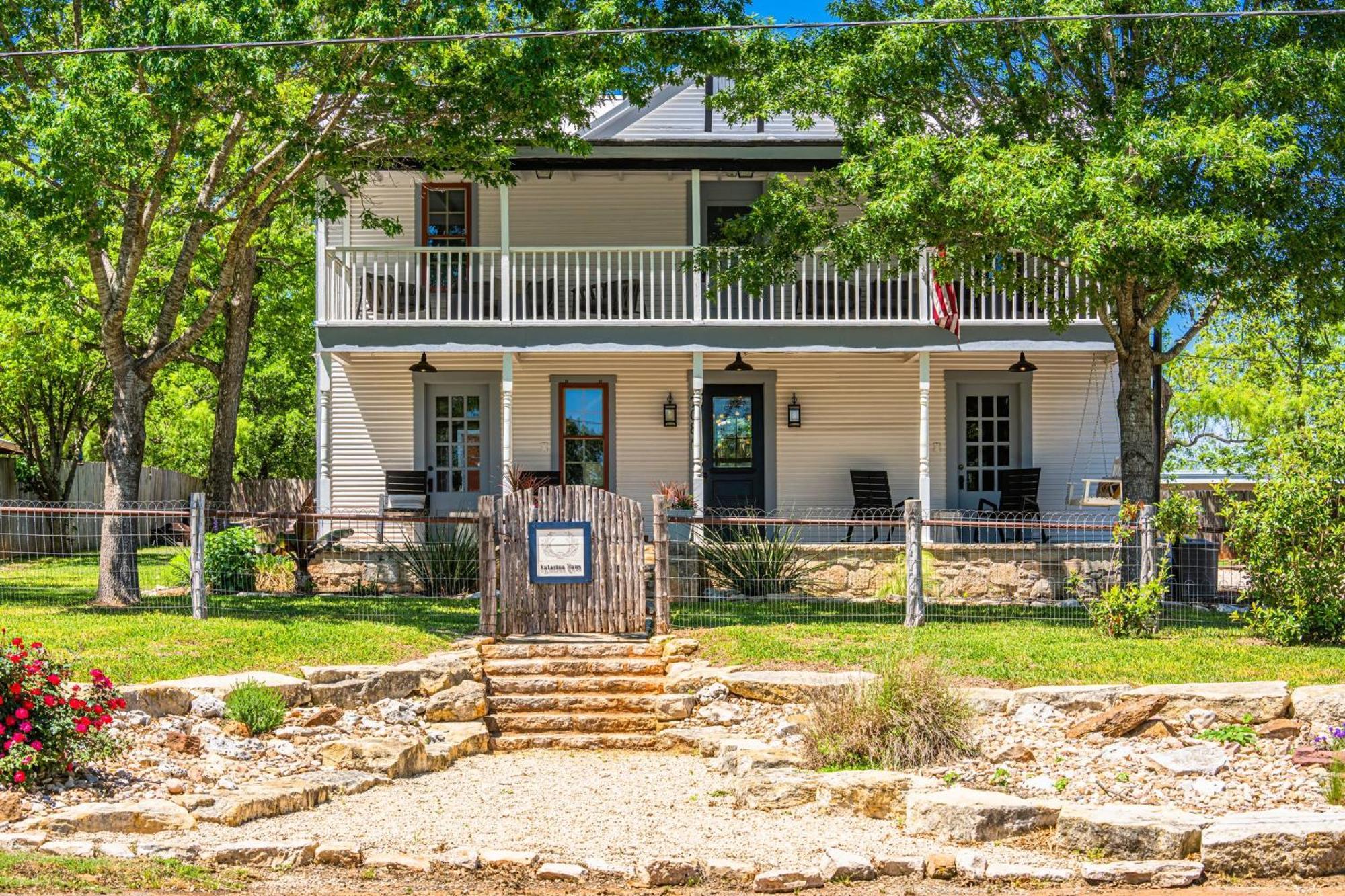 Katarina Haus - Hot Tub & Fire Pit * Fredericksburg