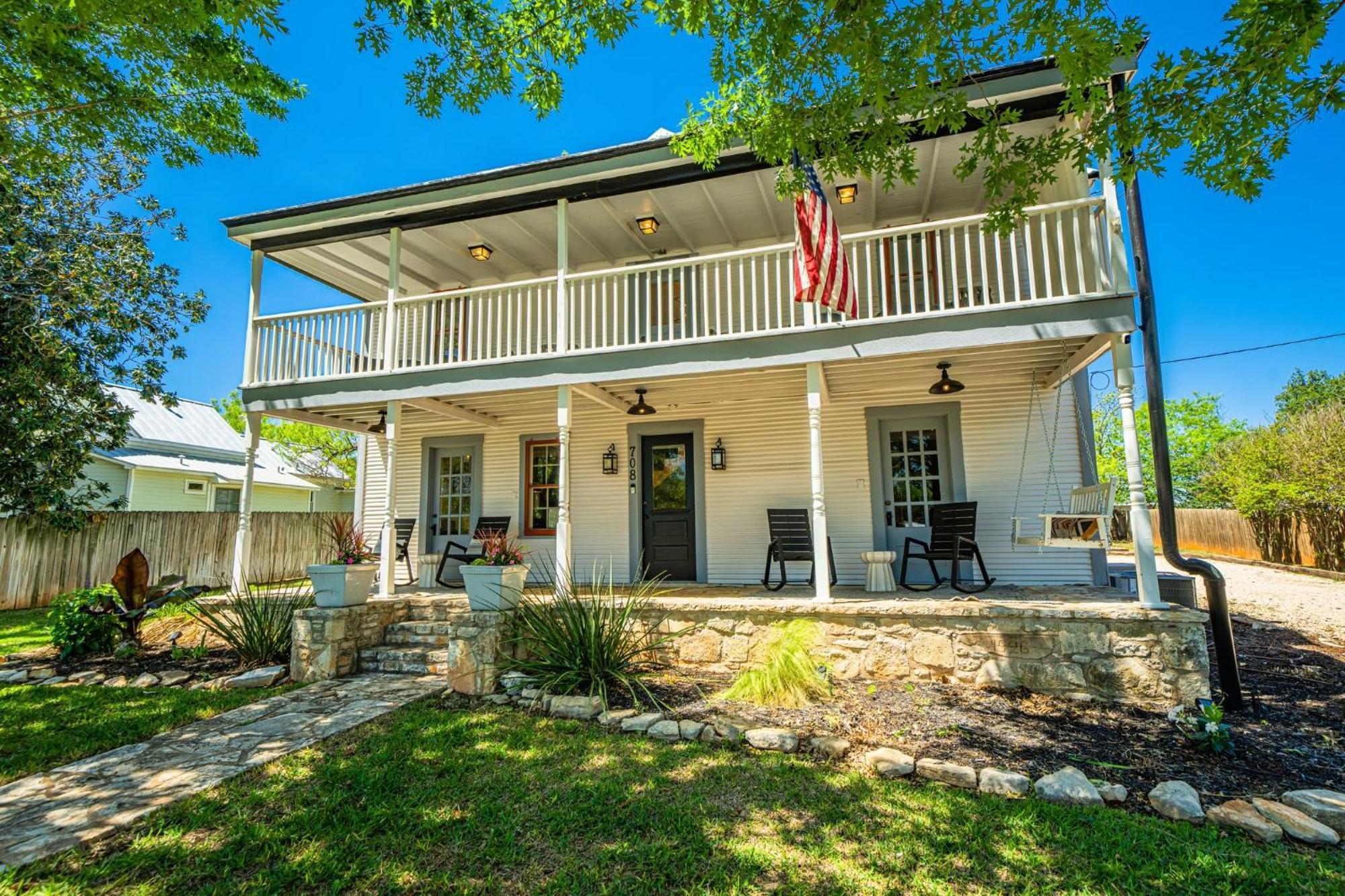 Katarina Haus - Hot Tub & Fire Pit * Fredericksburg