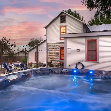 Katarina Haus - Hot Tub & Fire Pit Villa Fredericksburg Exterior photo